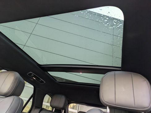 Used 2025 Land Rover Range Rover Sport SE image 26