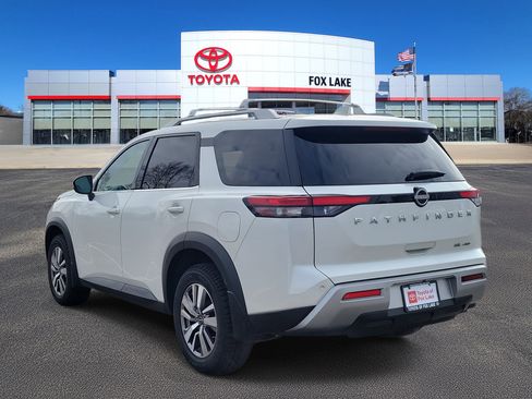 Used 2023 Nissan Pathfinder SL image 3