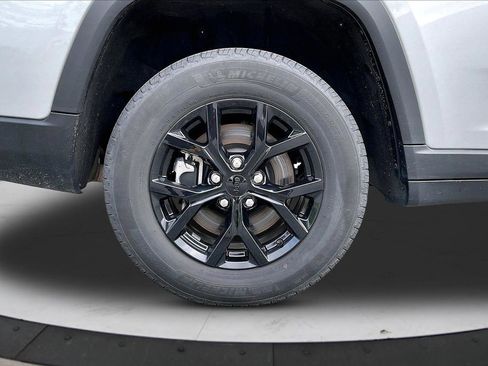Used 2024 Jeep Grand Cherokee L Laredo AWD/4WD image 37