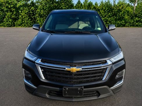 Used 2022 Chevrolet Traverse LS AWD/4WD image 2