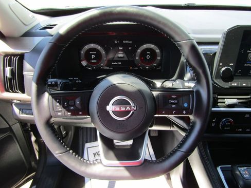 Used 2025 Nissan Pathfinder Platinum w/ Cargo Package AWD/4WD image 11