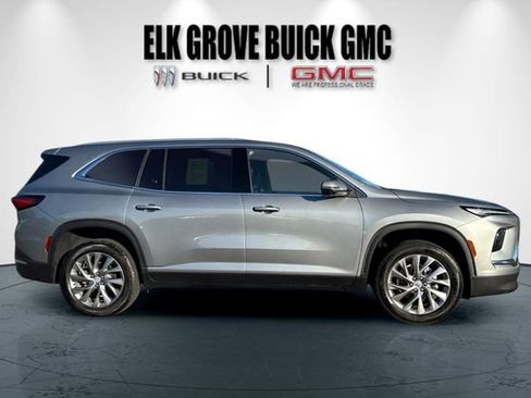 Used 2025 Buick Enclave Preferred FWD image 3