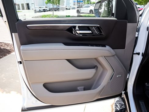 Used 2026 Chevrolet Suburban Z71 w/ Comfort Package image 14