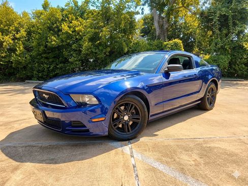 Used 2013 Ford Mustang Coupe RWD image 2