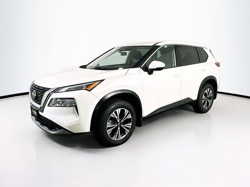 Used 2021 Nissan Rogue SV image 3