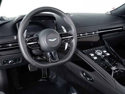 Used 2024 Aston Martin DB12 Convertible image 22
