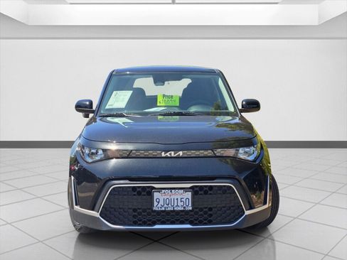 Used 2023 Kia Soul LX image 2