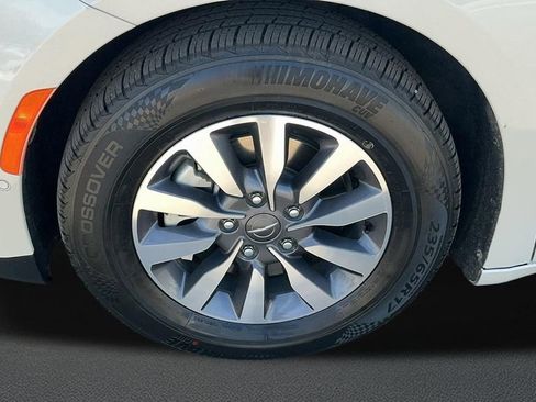 Used 2021 Chrysler Pacifica Touring-L w/ Uconnect Theater Family Group image 10