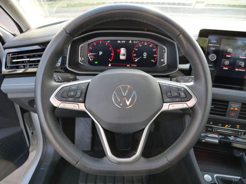 Certified 2025 Volkswagen Jetta SEL image 26