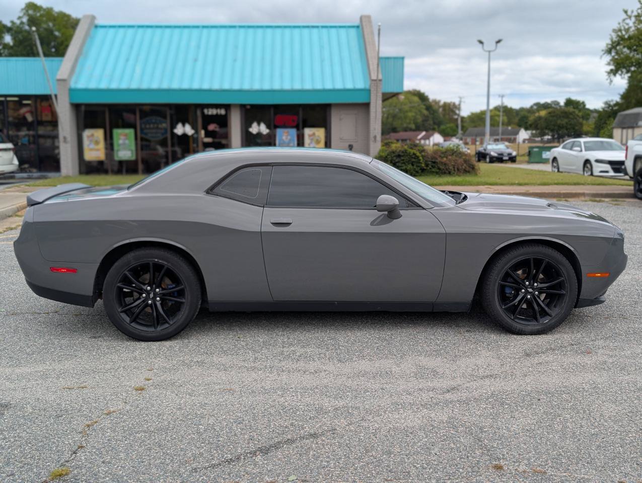 Used 2018 Dodge Challenger SXT w/ Blacktop Package RWD image 7