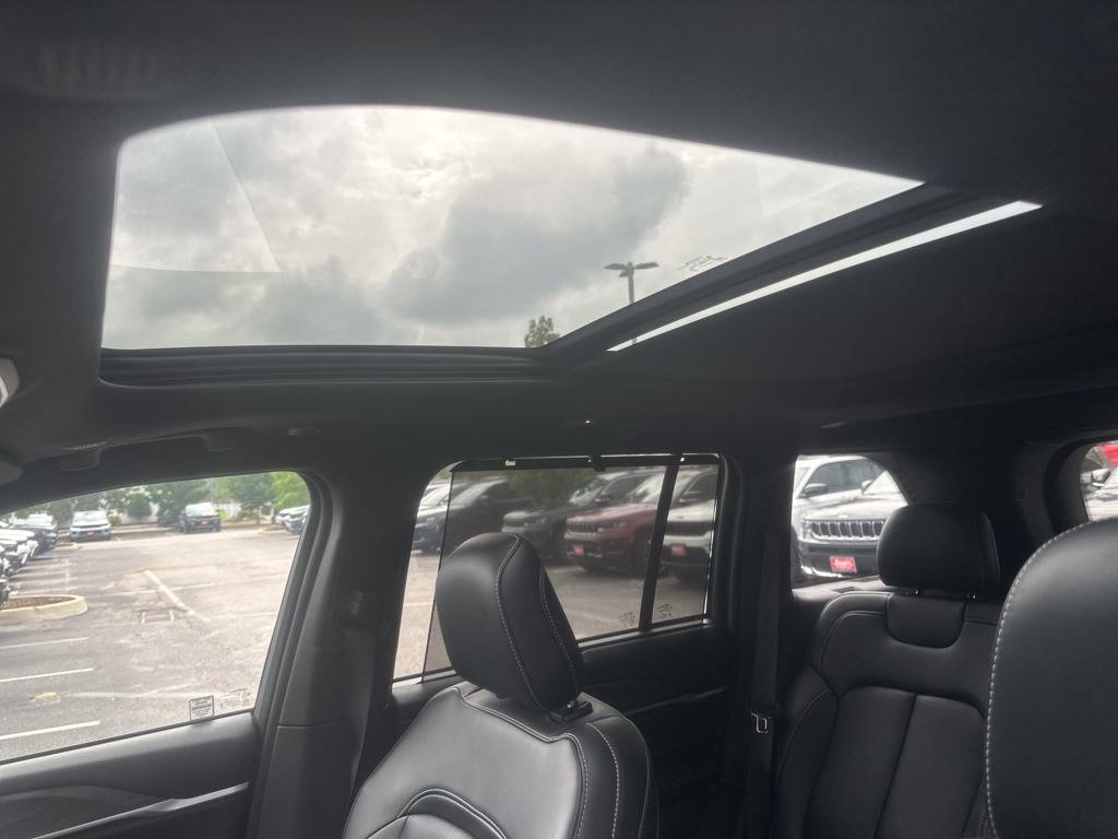 New 2024 Jeep Grand Cherokee Limited 4xe w/ Luxury Tech Group II AWD/4WD image 17