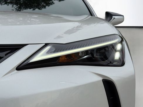 Used 2025 Lexus UX 300h FWD image 9