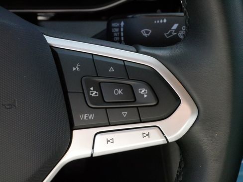 Certified 2025 Volkswagen Jetta SE w/ Sunroof Package image 25