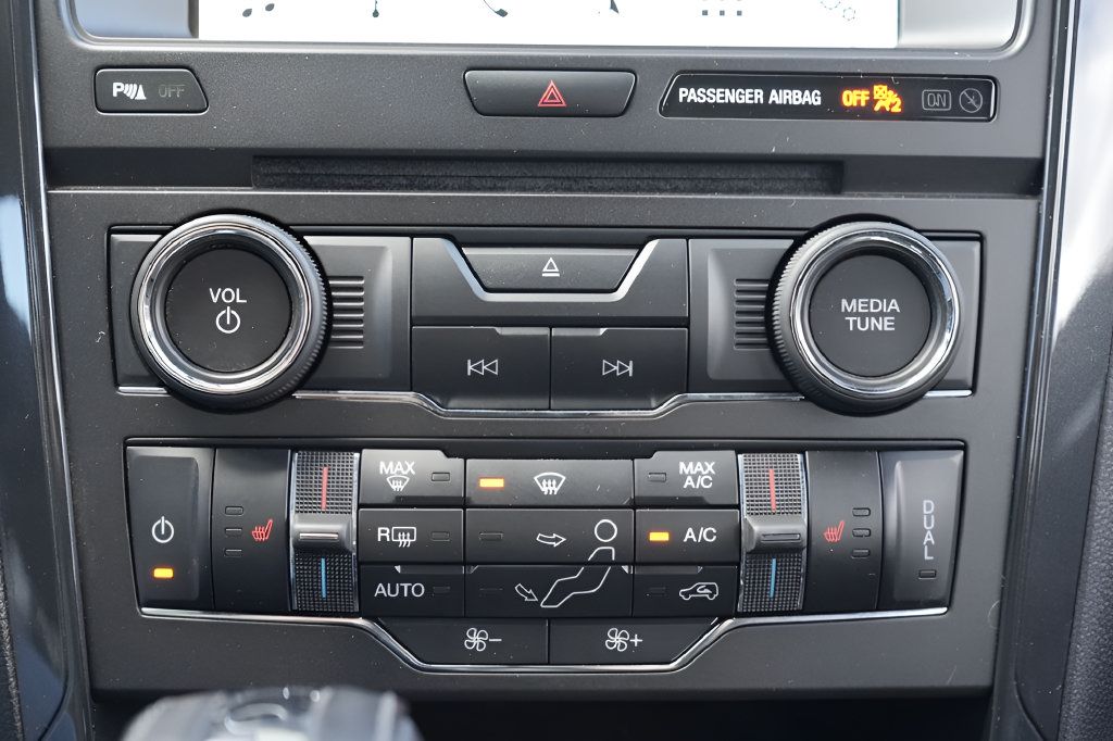 Used 2018 Ford Explorer XLT w/ Equipment Group 202A AWD/4WD image 35