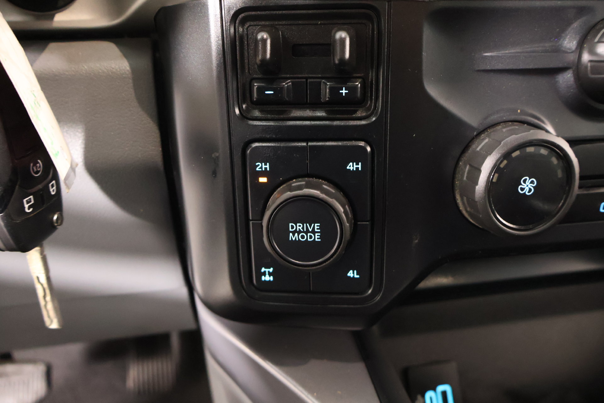 Used 2025 Ford F350 XLT w/ FX4 Off-Road Package AWD/4WD image 7