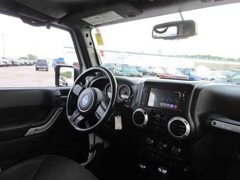 Used 2014 Jeep Wrangler Unlimited Sahara w/ Connectivity Group AWD/4WD image 22