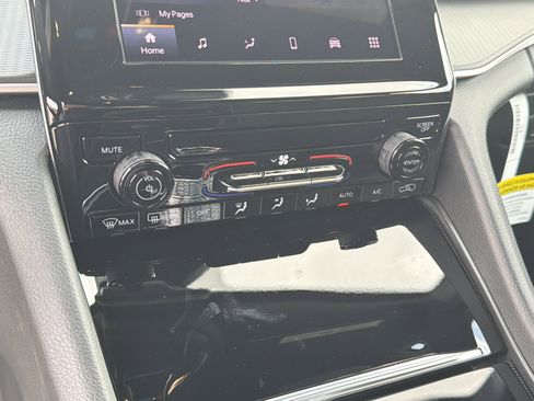 New 2026 Jeep Grand Cherokee Laredo w/ Trailer Tow Package image 35