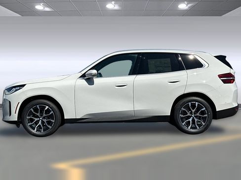 Used 2025 BMW X3 xDrive30i w/ Convenience Package image 2