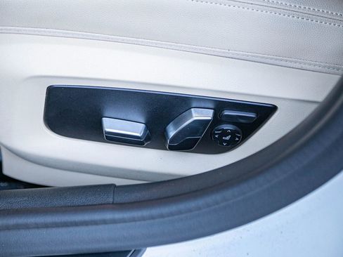 Used 2019 BMW 530e w/ Convenience Package image 29