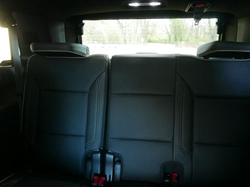 Used 2022 GMC Yukon SLT w/ SLT Premium Package image 31