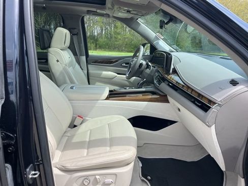 Used 2023 Cadillac Escalade ESV Premium Luxury Platinum RWD image 44