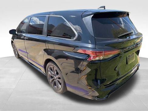 Used 2021 Toyota Sienna XSE FWD image 6