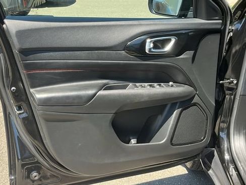 Used 2022 Jeep Compass Trailhawk w/ Trailhawk Convenience Group AWD/4WD image 9