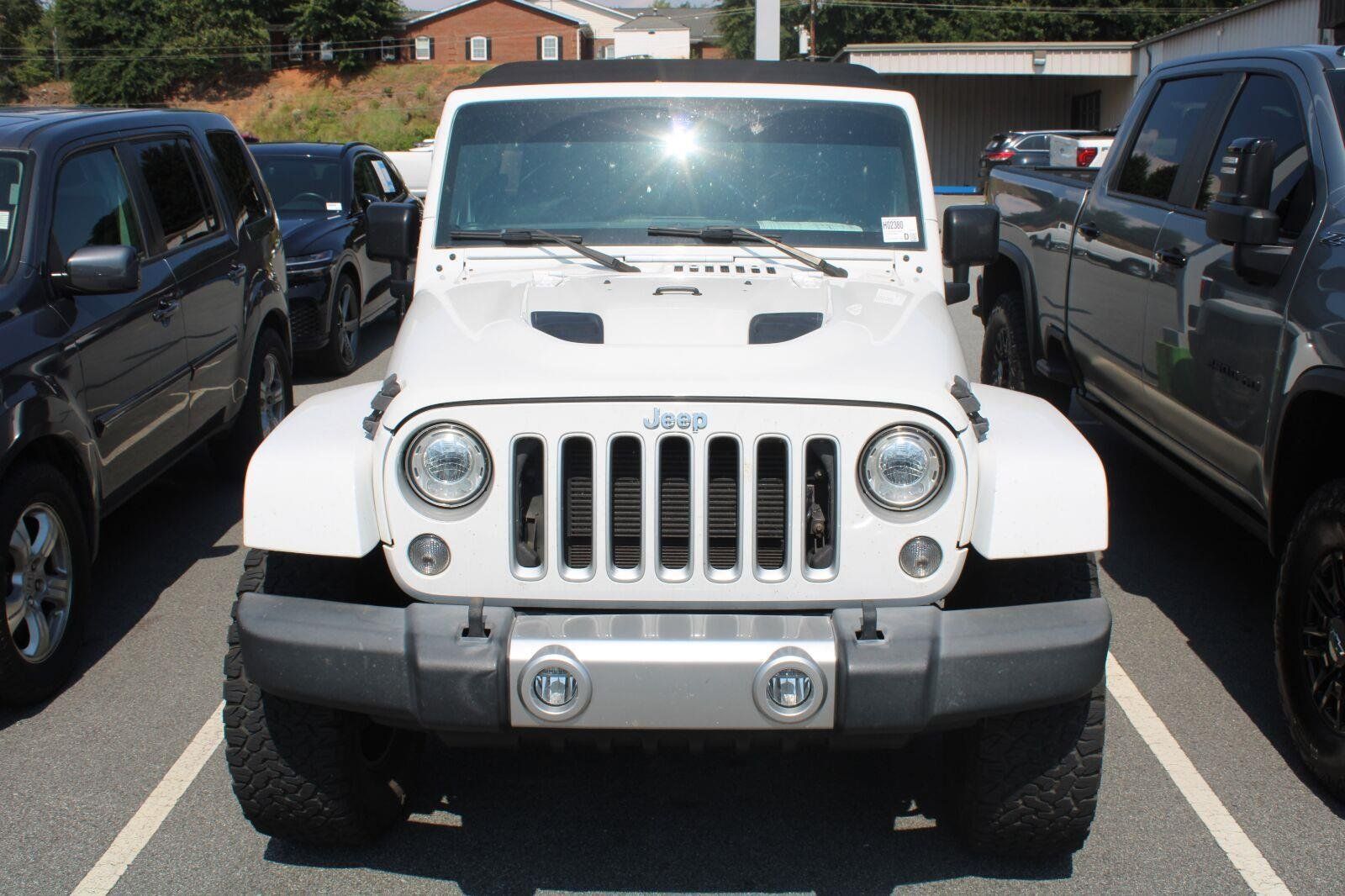 Used 2017 Jeep Wrangler Unlimited Sahara w/ Max Tow Package AWD/4WD image 2