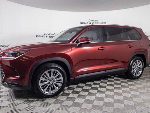 Used 2025 Toyota Grand Highlander AWD image 8