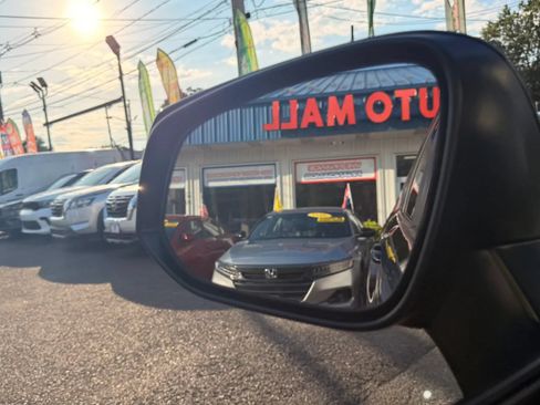 Used 2024 Toyota RAV4 XLE FWD image 27