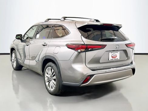 New 2026 Toyota Highlander Platinum AWD/4WD image 6