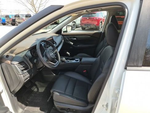 Used 2023 Nissan Rogue SV w/ SV Premium B Package image 19