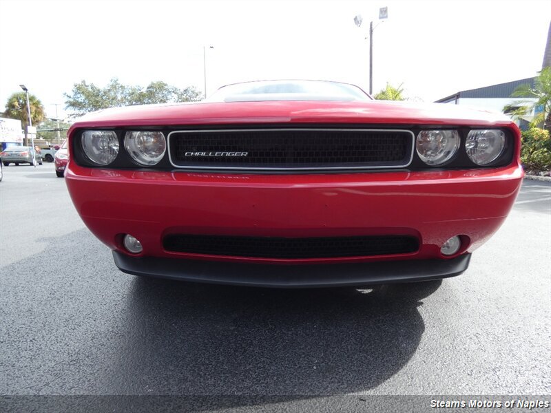 Used 2011 Dodge Challenger RWD image 4