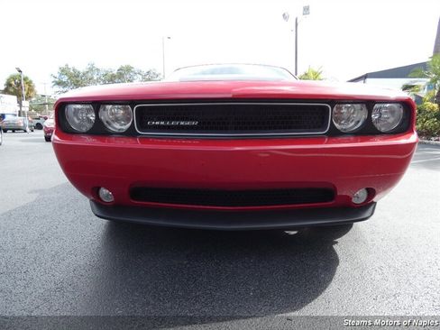 Used 2011 Dodge Challenger SE image 4