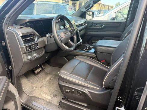 Certified 2025 GMC Yukon XL Elevation w/ LPO, Elevation Black Package AWD/4WD image 6