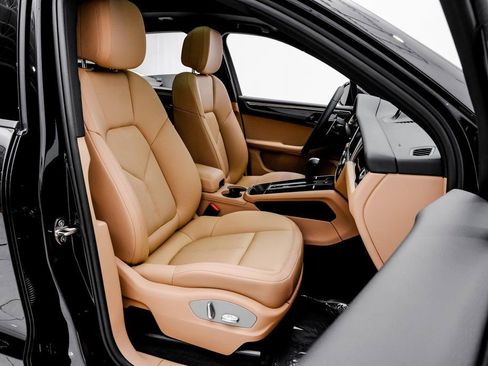 Used 2025 Porsche Macan image 36