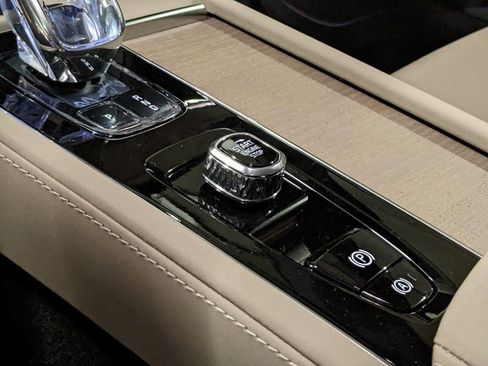 New 2026 Volvo XC90 B6 Plus w/ Protection Package Premier image 23