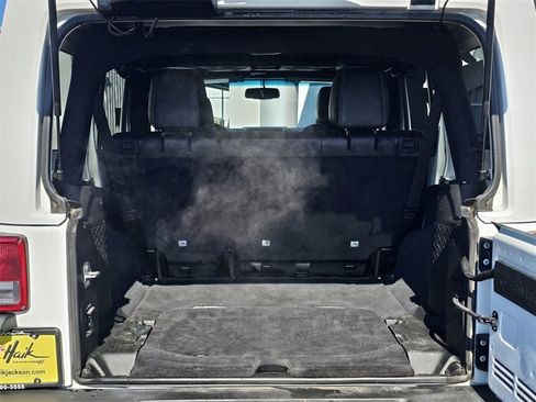 Used 2018 Jeep Wrangler Unlimited Rubicon w/ Connectivity Group image 25