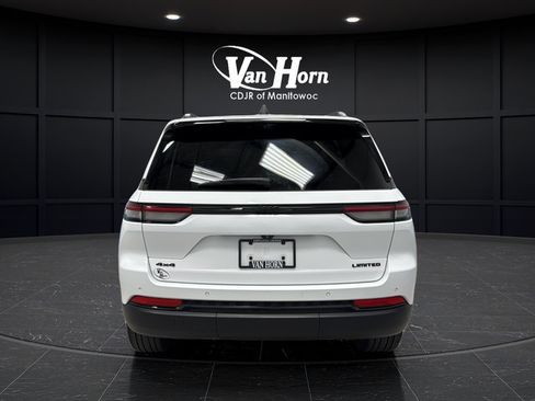 Used 2024 Jeep Grand Cherokee Limited w/ Luxury Tech Group II AWD/4WD image 4