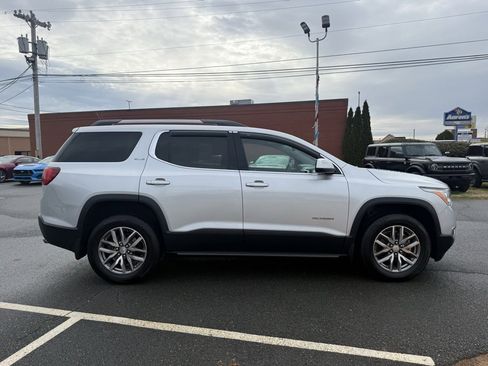 Used 2019 GMC Acadia SLE image 2