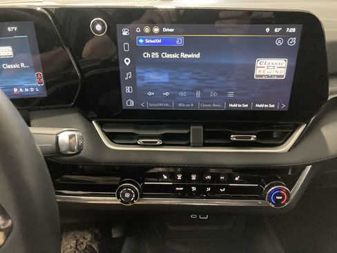 Used 2026 Chevrolet Equinox LT FWD image 11