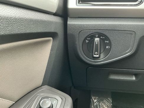 Used 2023 Volkswagen Atlas SE w/ Panoramic Sunroof Package image 22