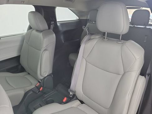 Used 2025 Toyota Sienna XLE w/ XLE Plus Package FWD image 14