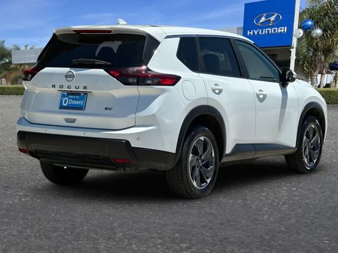 Used 2024 Nissan Rogue SV FWD image 3
