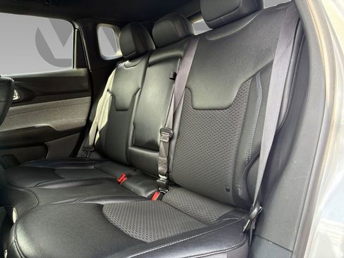 Used 2024 Jeep Compass Latitude image 4