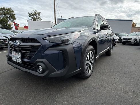 Used 2025 Subaru Outback Premium image 9