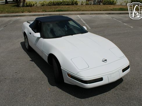 Used 1991 Chevrolet Corvette Convertible image 4