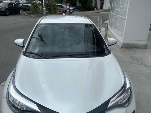 Used 2022 Toyota C-HR XLE FWD image 1