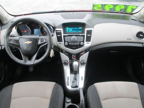 Used 2016 Chevrolet Cruze LS image 9