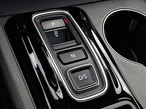 Used 2025 Honda Pilot Sport image 13